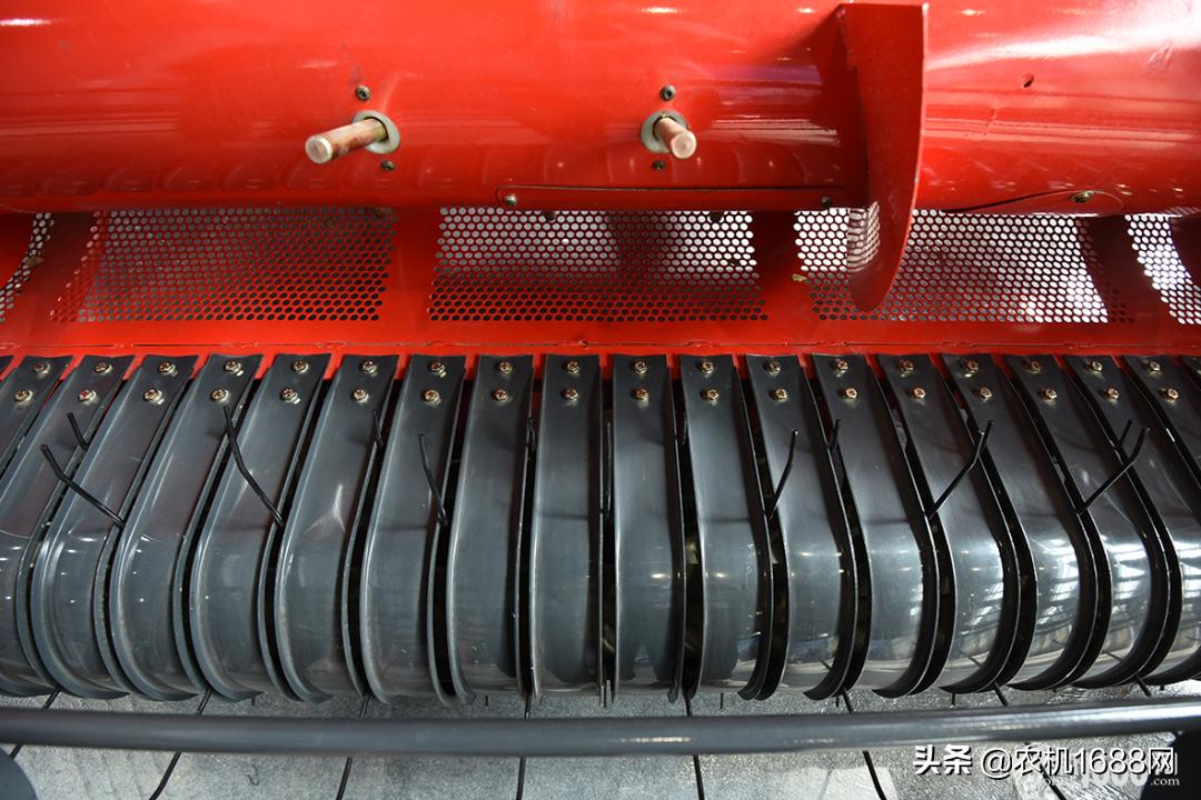 中联收获花生机22款和23款的区别,中联花生收获机2023款新型多少钱