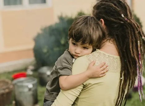 4岁孩子哭闹怎么办教你一招止哭,4岁小孩子哭闹该怎么安慰他