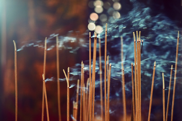 烧香拜佛许愿怎么参拜,烧香拜佛一定要心诚则灵