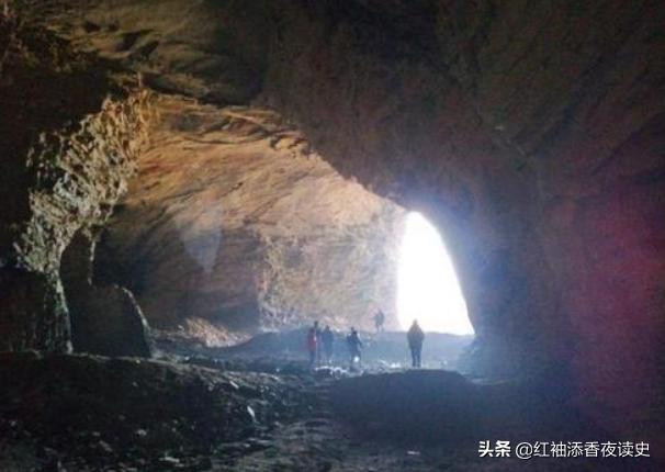 湖北一神秘山洞每年吐鱼上万斤,湖北一山洞常年吐鱼在哪里