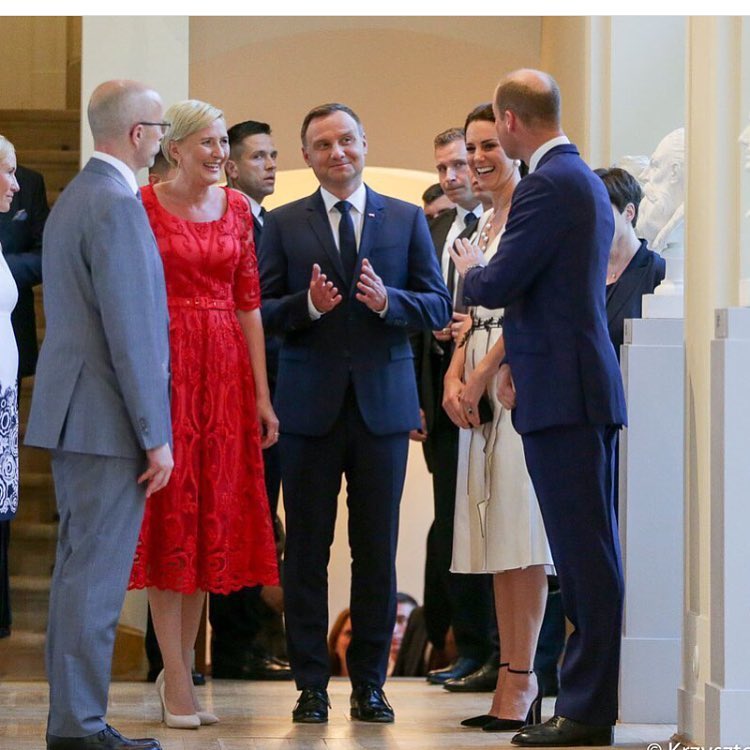 她打遍天下无敌手，红裙让丹麦王妃惨败，同框梅拉尼亚也是稳赢