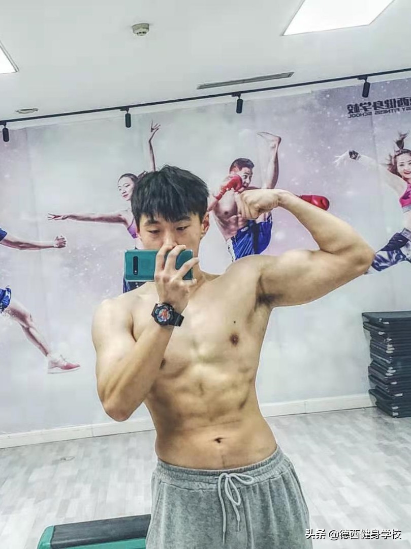 健身教练摆拍姿势图片,健身教练形象照p图换脸