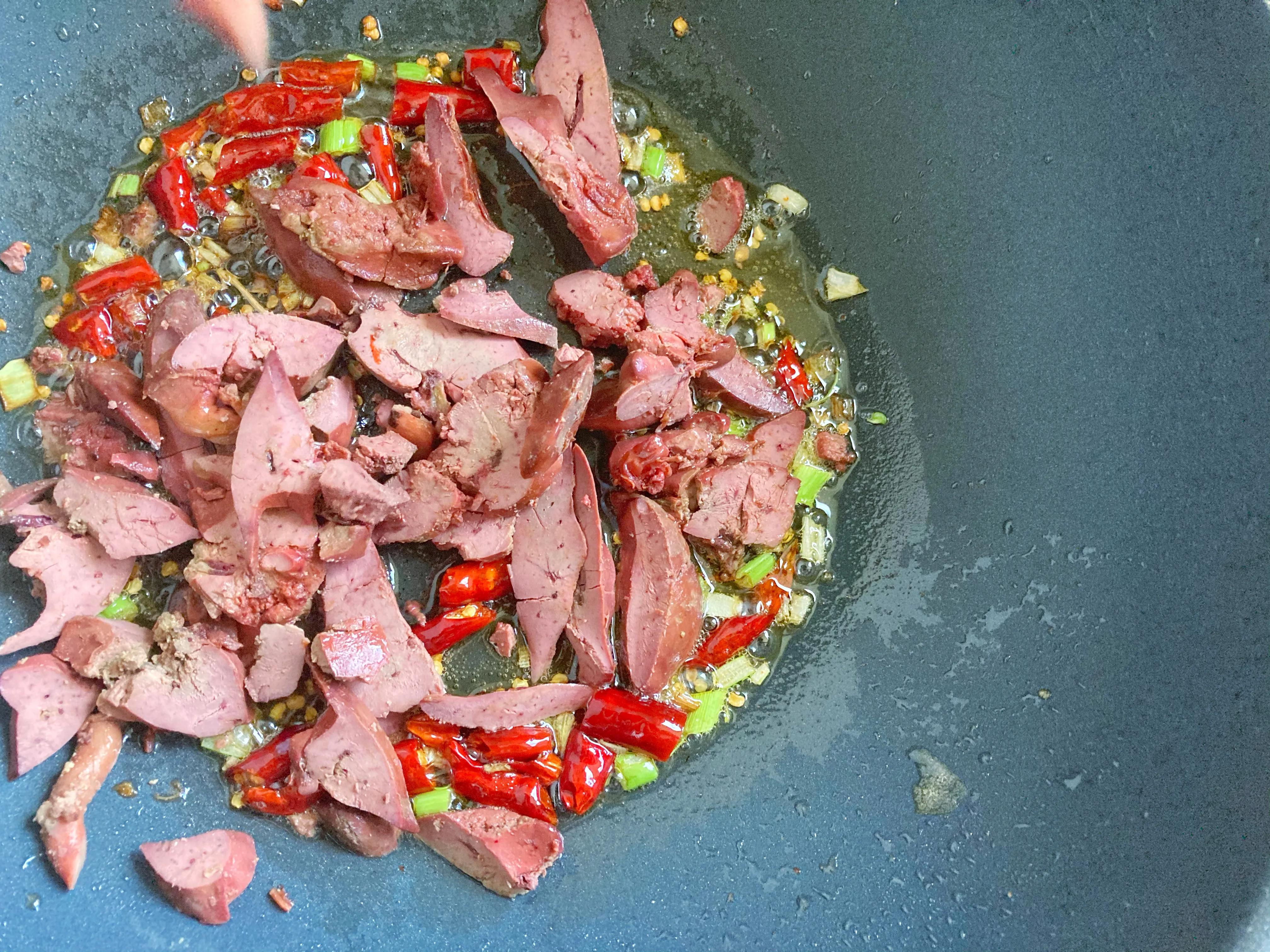 彩椒猪肝做法视频教程,辣椒炒熟猪肝最正宗的做法