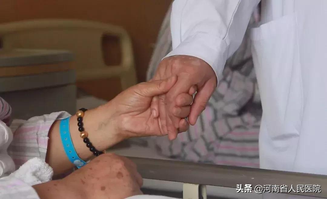 有些小黑痣是黑色素,小小的黑痣怎么去除