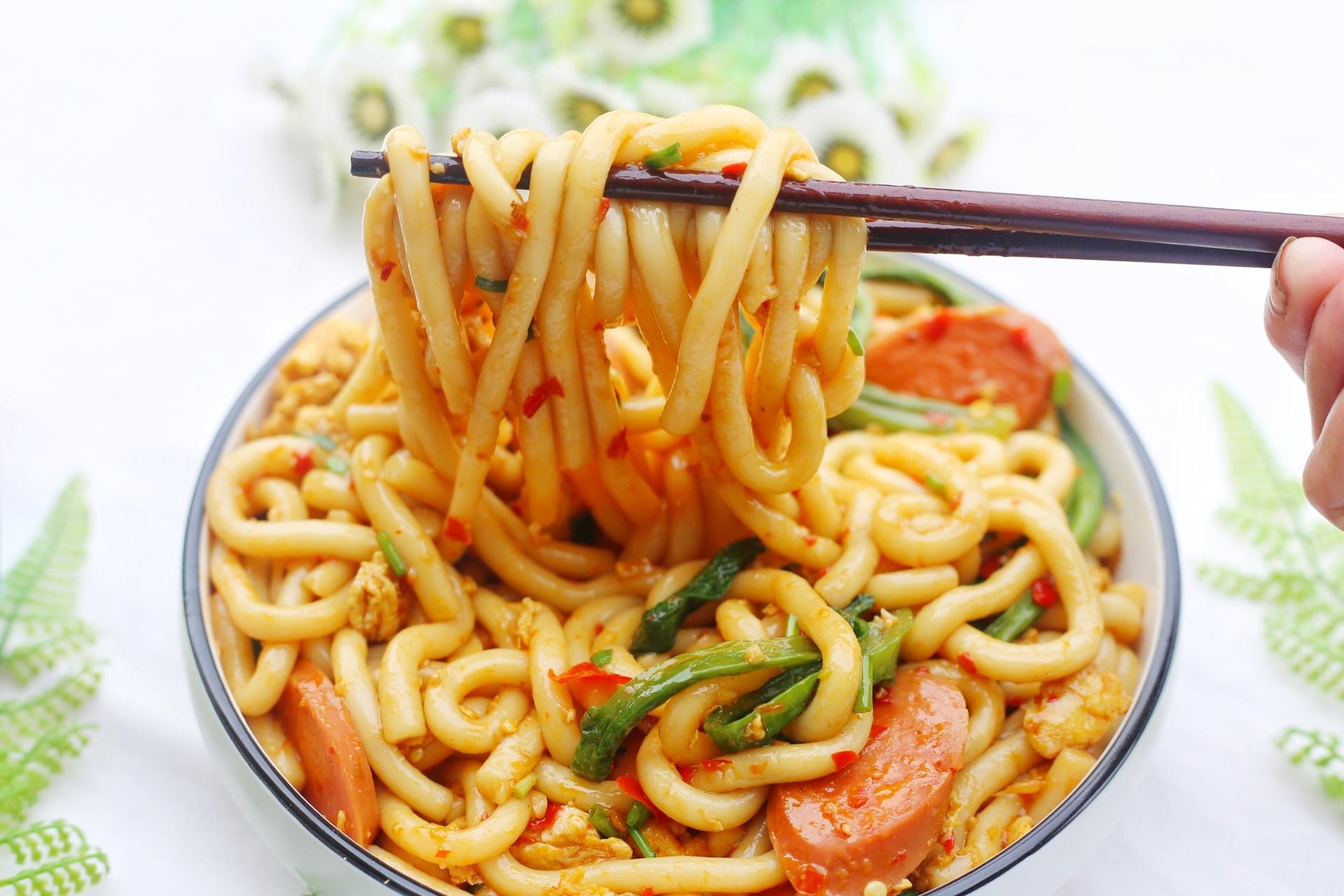 燕窝美白抗衰老滋补养生美容佳品,养生美颜冰糖燕窝怎么做