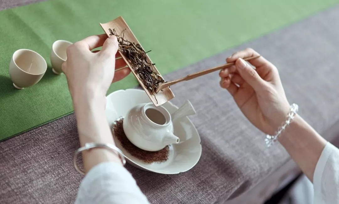 茶桌上的礼仪和说话技巧,茶桌礼仪培训机构哪家好