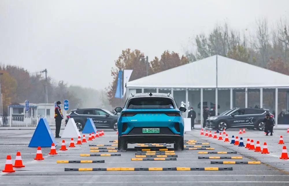 豪华智能与品质都有了试驾ARCFOX极狐αT