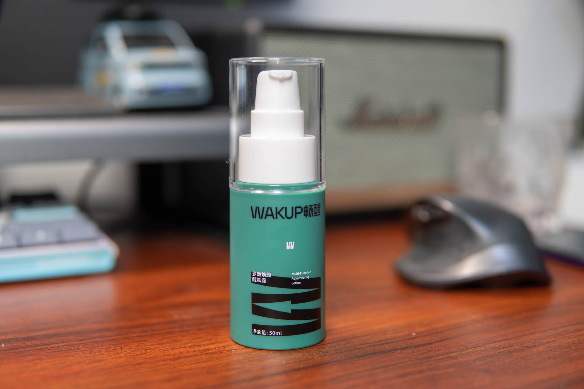 打工男孩的精致日常:一瓶十效,简单高效的畅醒多效焕颜醒肤露