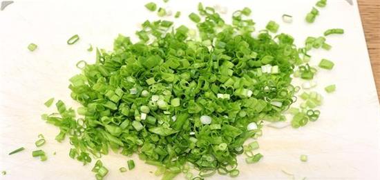 葱花饼发面用热水还是冷水,鸡蛋葱花饼用温水还是冷水