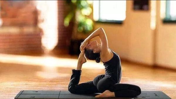 鸽王式瑜伽完整版视频,瑜伽鸽王式如何转肩