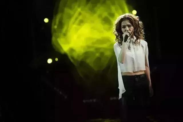 说“我的歌都有爆的潜力”的邓紫棋，才不是一个没有故事的女同学