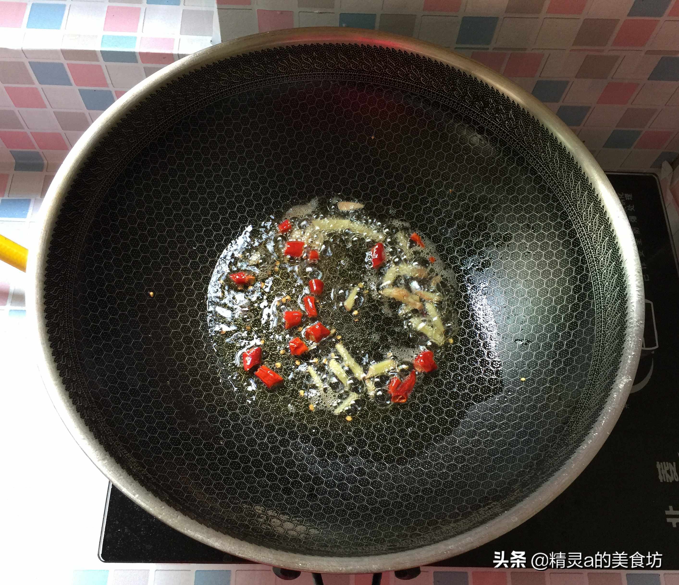 换个方法吃草鱼，配它一起炖，营养美味，一周做三回，餐餐一扫光