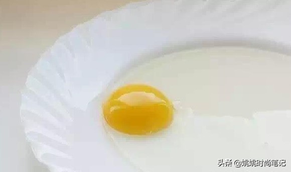 白衣服发霉怎么恢复原色,服装发霉的处理方法