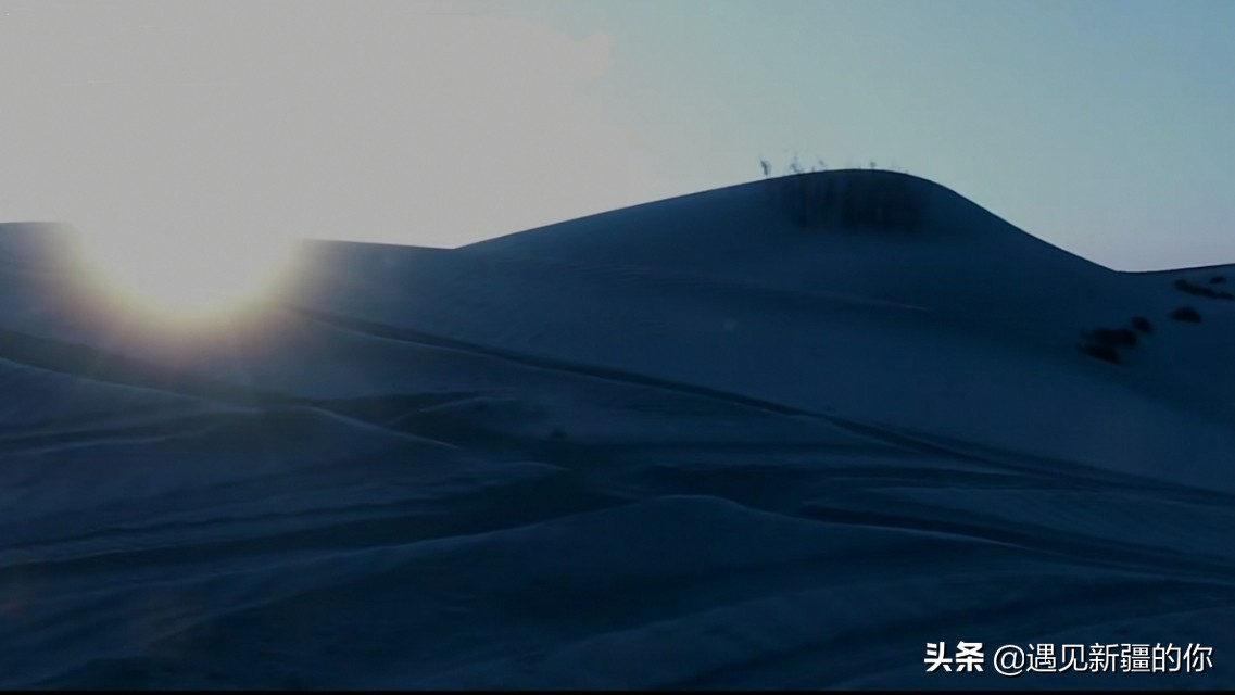 塔克拉玛干沙漠篝火晚会,六轮越野车穿越无人区