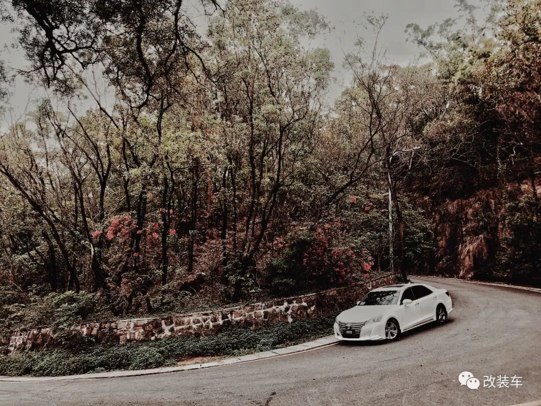 14代丰田皇冠改色,14代丰田皇冠颜值如何