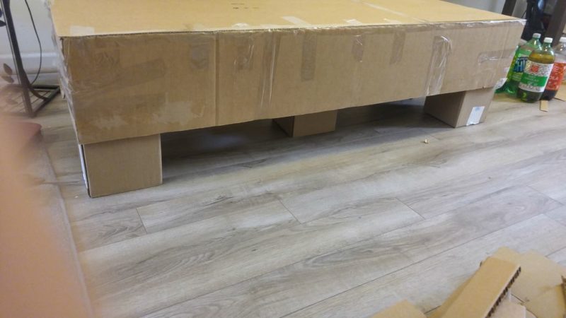 旧纸箱子做折叠床,利用老式箱子做单人床