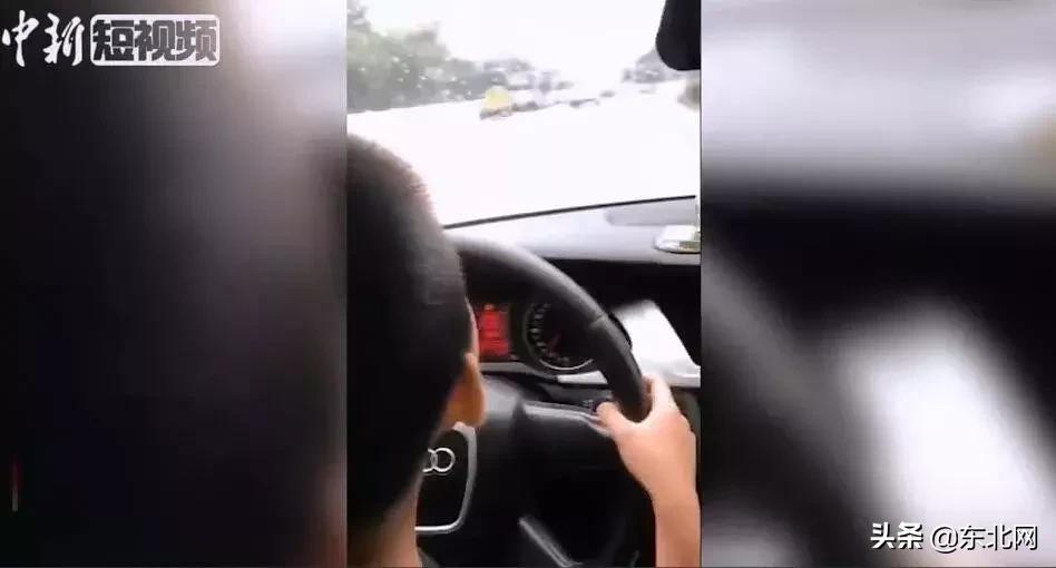 7岁小孩开奥迪上路,亲生父亲让7岁儿子开奥迪上路