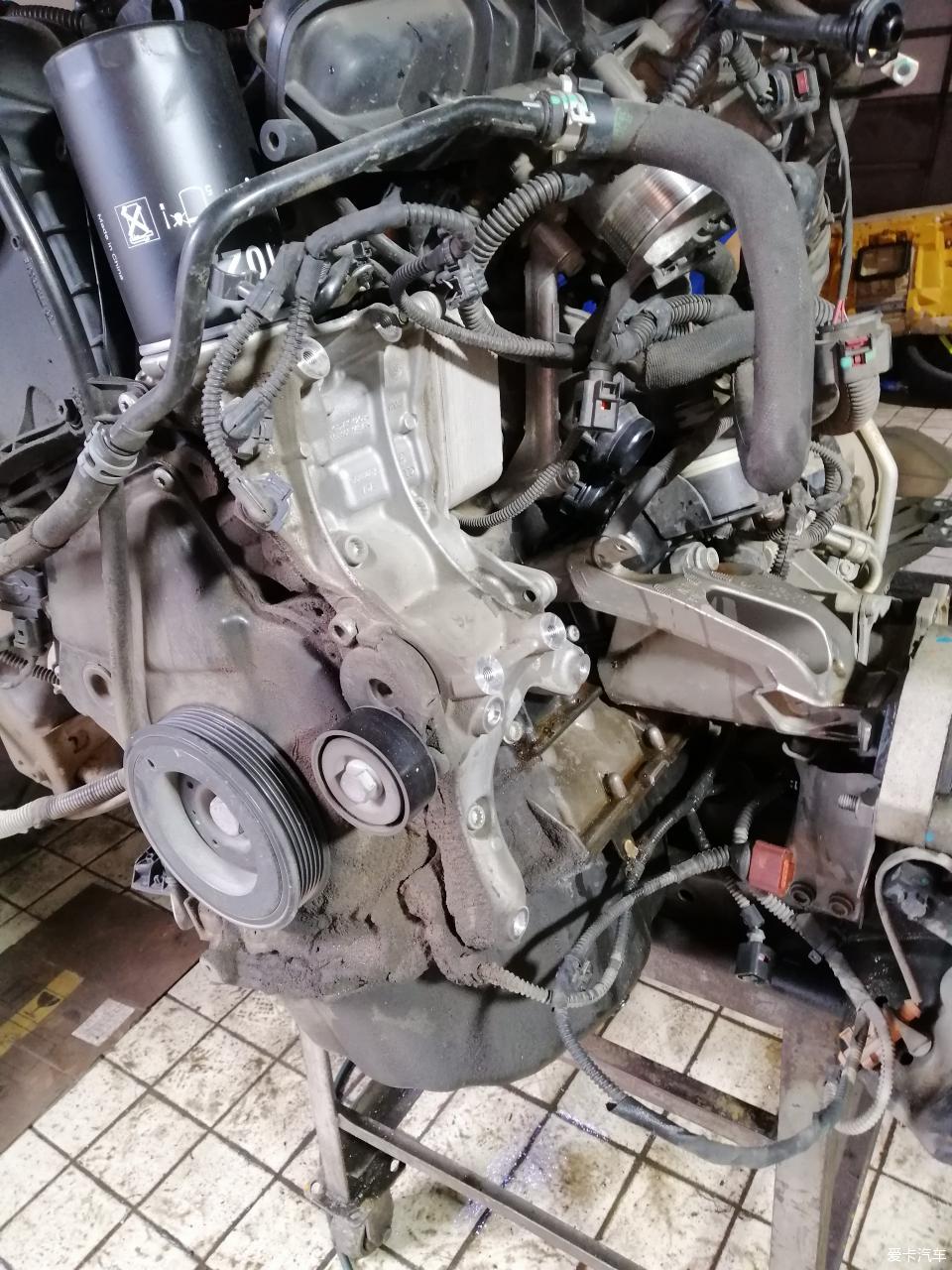 奥迪q32.0t烧机油解决办法,奥迪q31.4发动机烧机油