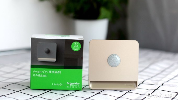 施耐德皓呈系列小夜灯现场效果,施耐德颜值开关插座