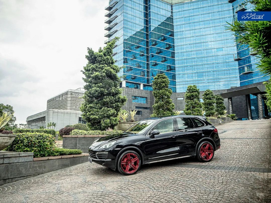 保时捷红色卡钳配20轮毂,保时捷红色配什么颜色