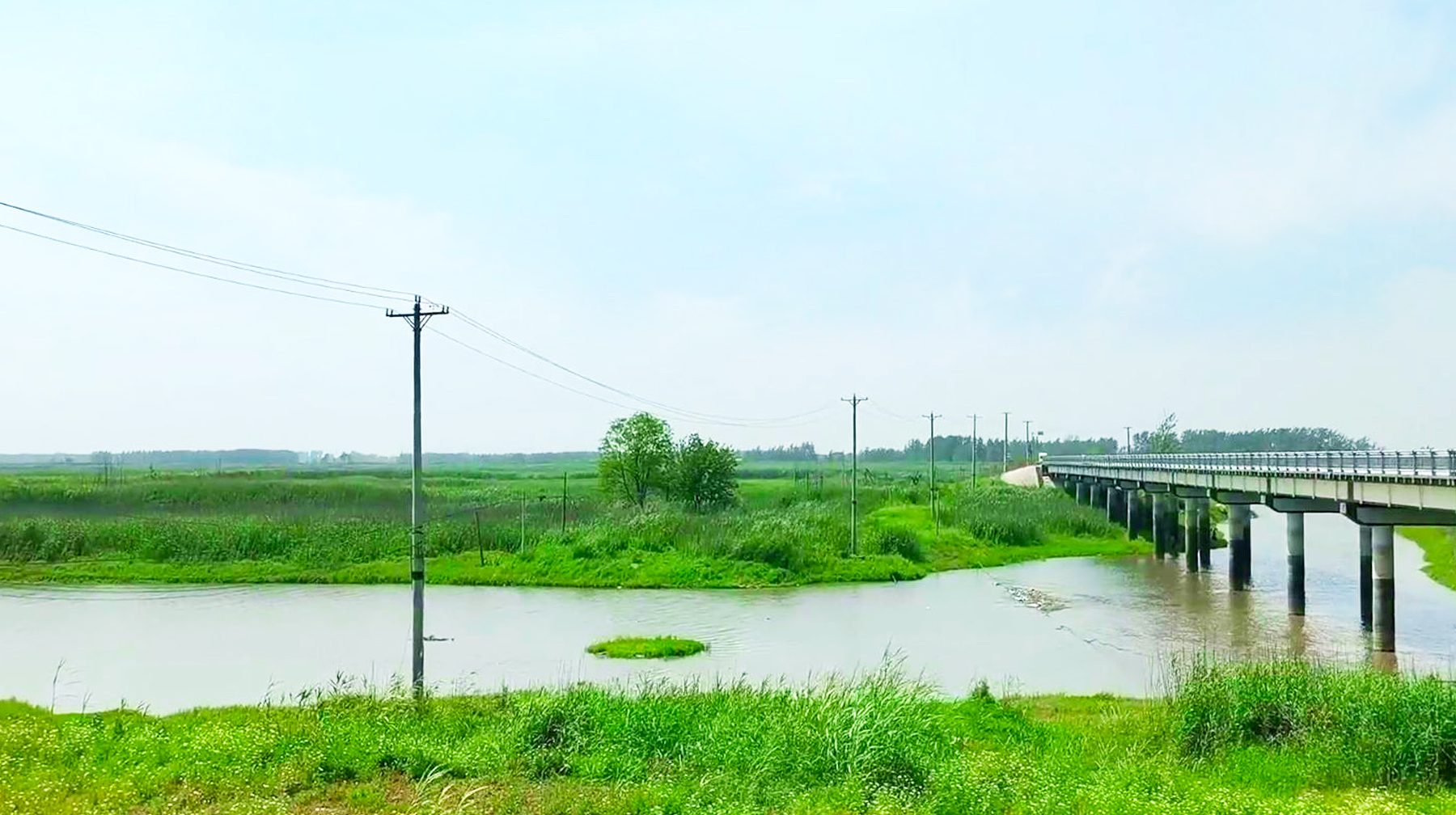 绿水蓝天青草地,打卡湖北武汉郊区黄丝河,宛若油画里的场景