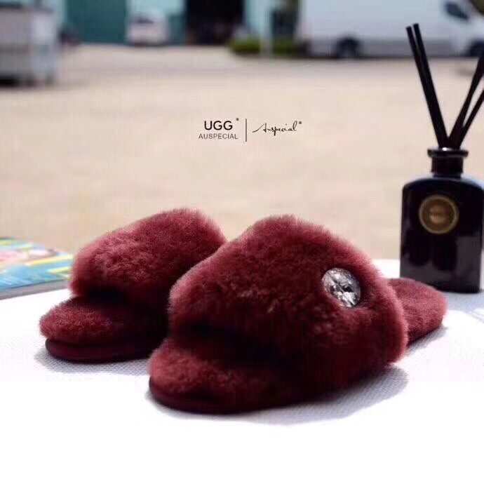 9小时已被抢23万件！Adidas小白鞋111元拿！