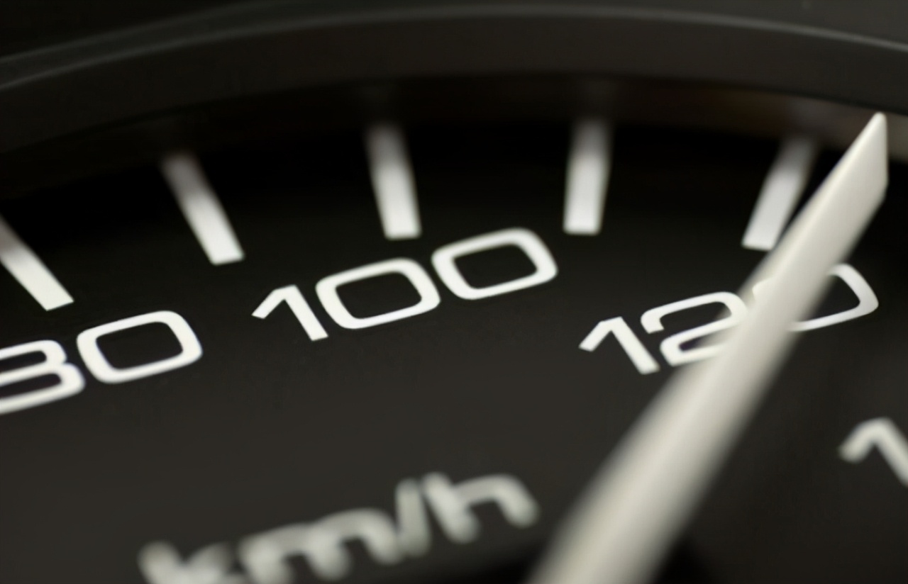 120迈发动机转速1900是好车吗,车辆高速120以上抖动