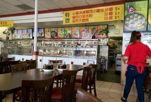 美国中餐馆打hei工的生活，每月收入2万.为好生活远走他乡。