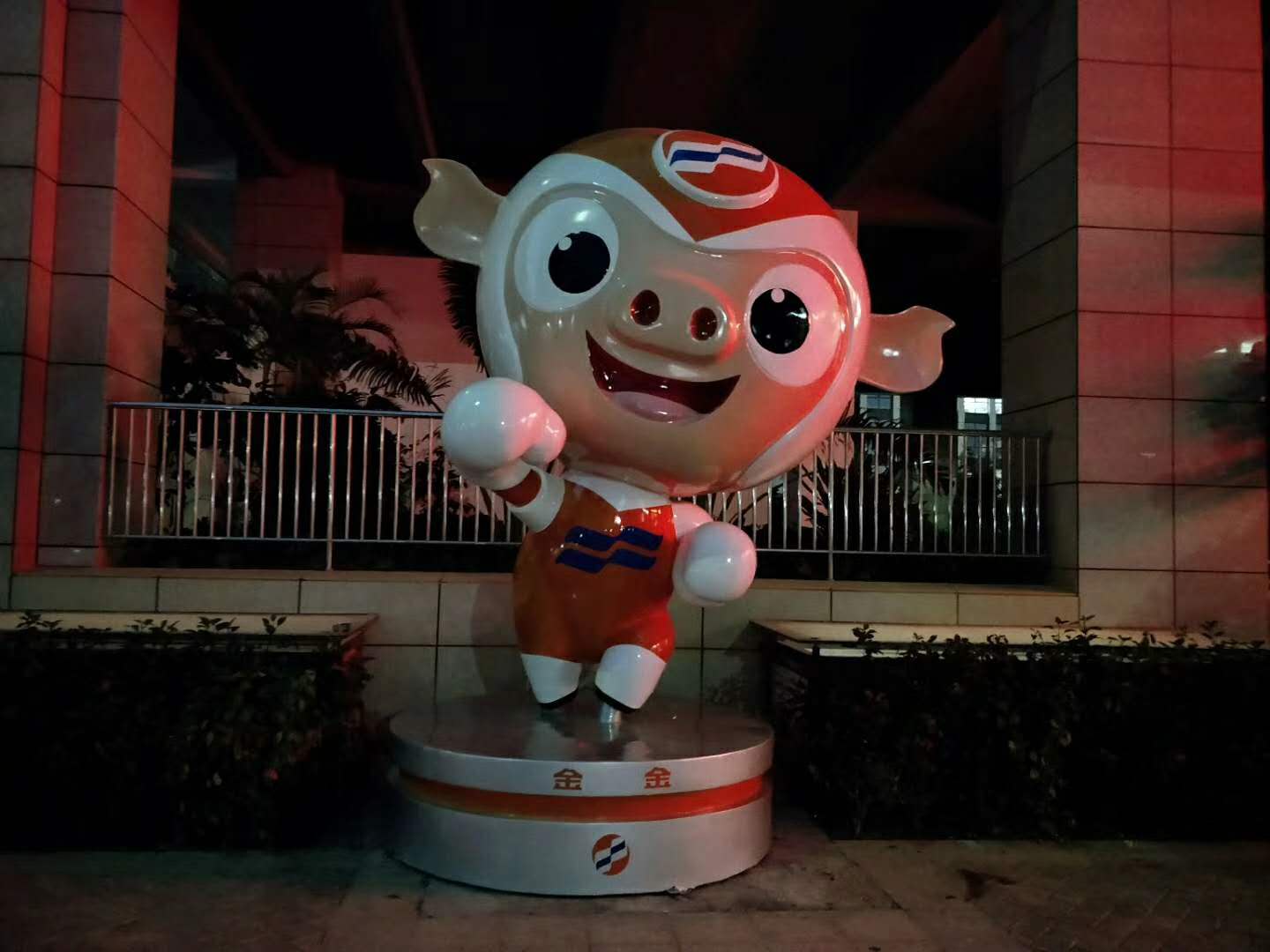 玻璃钢雕塑容易出现的问题,玻璃钢雕塑城市雕塑