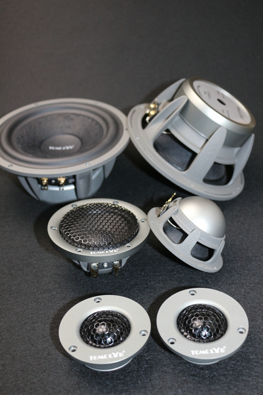 锐志改装音响多少钱,05丰田锐志原车音响