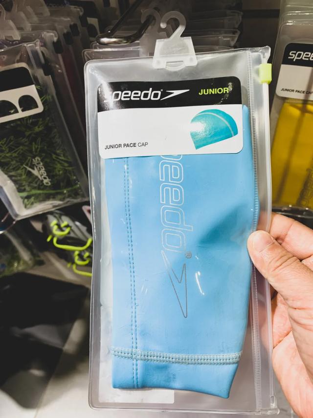 带娃游泳必须戴泳镜吗,儿童学游泳适合戴大框泳镜吗