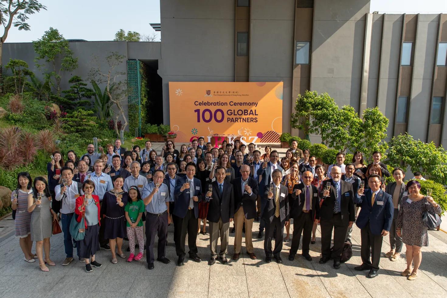 “我们与你们同在”——港中大,深圳国际朋友圈发声支持中国