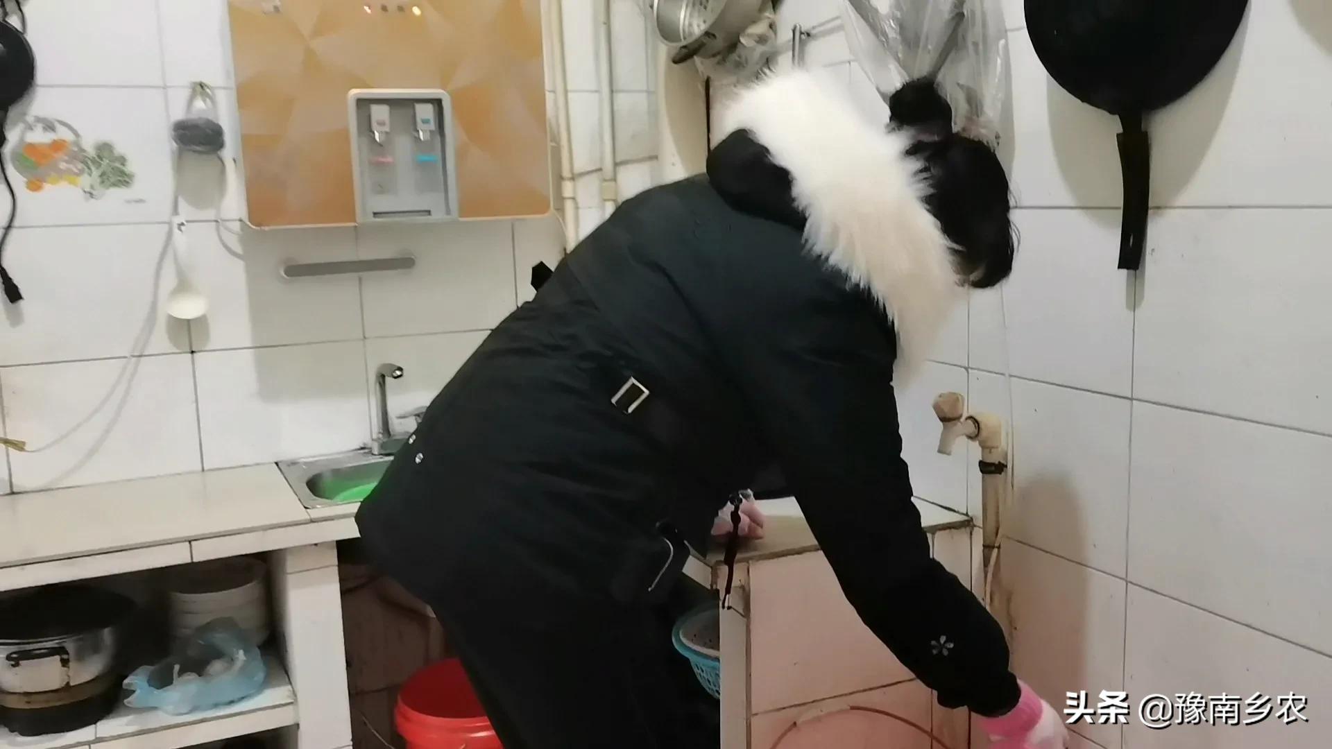 我，为侄子终身未嫁给他买房，侄媳把我赶出家门后为何又接我回去