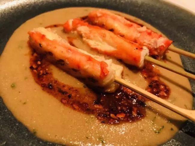 想要吃到温哥华最正宗的火焰炭烤牛排,耶路镇这家店一定是首选