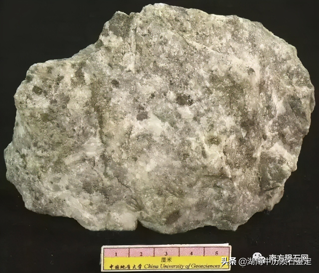 月球陨石与地球矿石的区别,月球陨石和矿石有什么区别