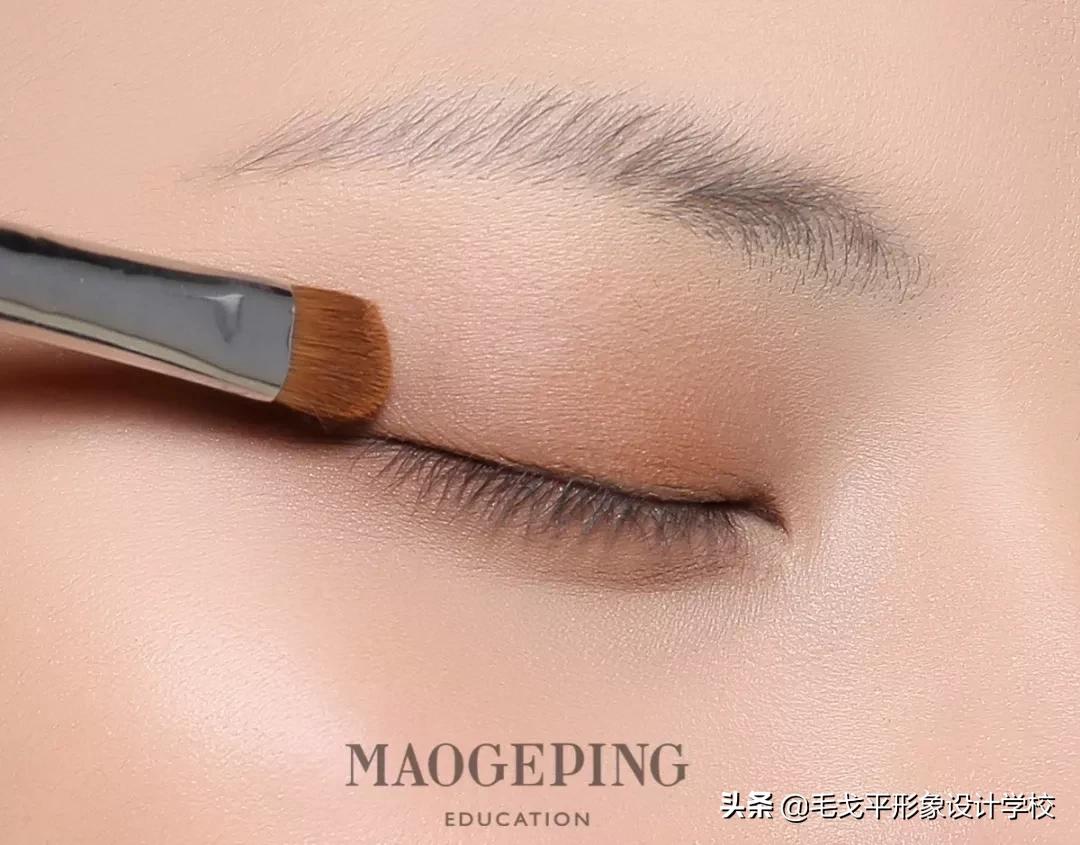 怎么画眼妆又简单又干净单眼皮,单眼皮新手眼妆怎么画显大又干净
