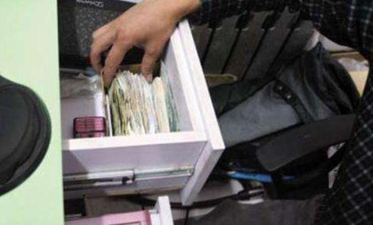 发现孩子偷钱该报警吗,孩子被冤枉偷钱如何处理