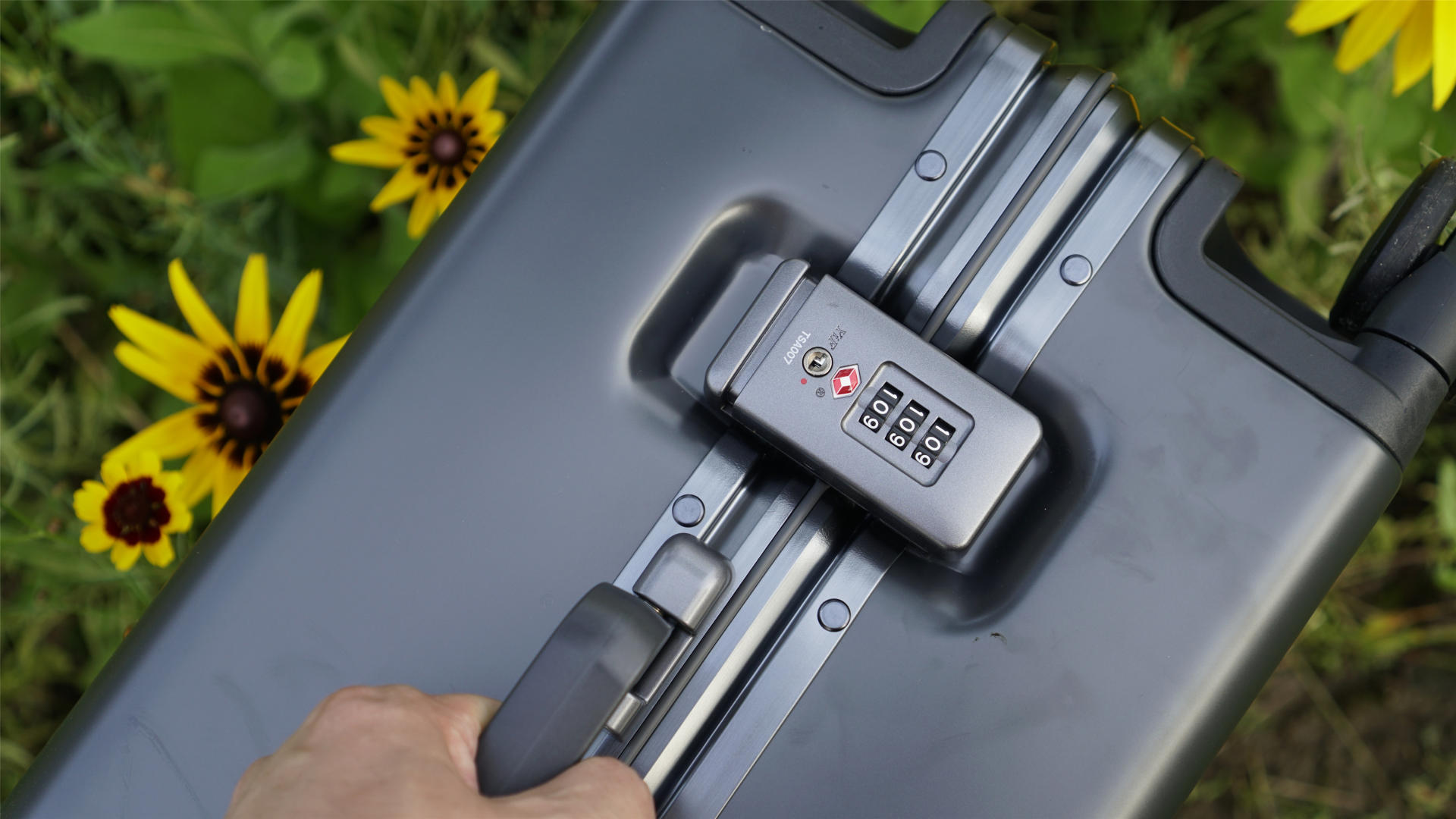 地平线8号20寸和24寸拉杆箱对比,地平线8号拉杆箱28寸哪个颜色好