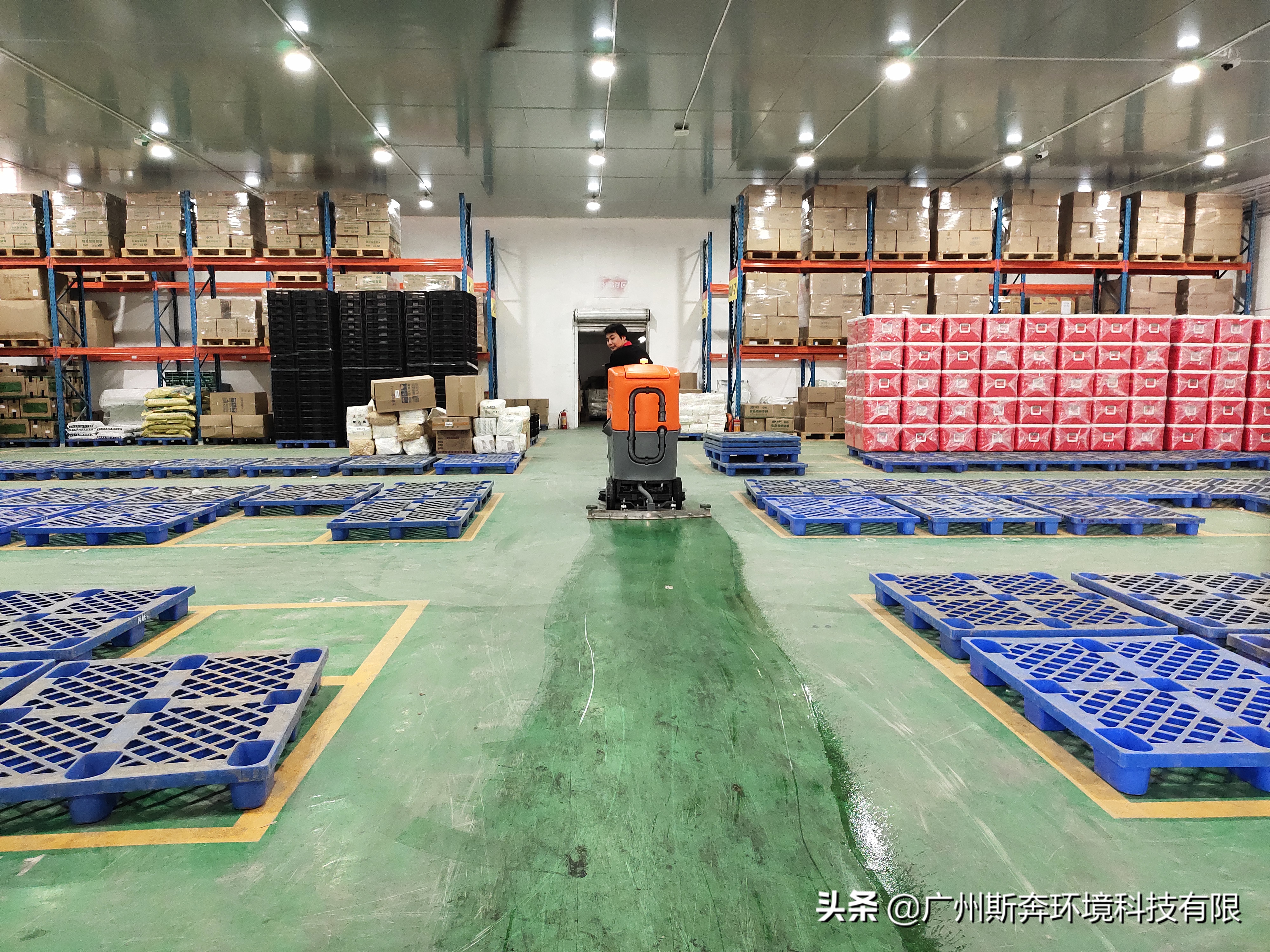 去地板砖水渍拖把,地面油污多用什么拖把