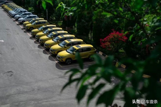 日产劲客和奇骏大小对比,日产劲客与日产蓝鸟空间对比