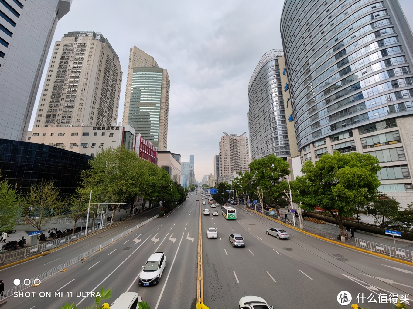 小米11ultra至尊版深度测评最新,感受一下小米11ultra的压迫感