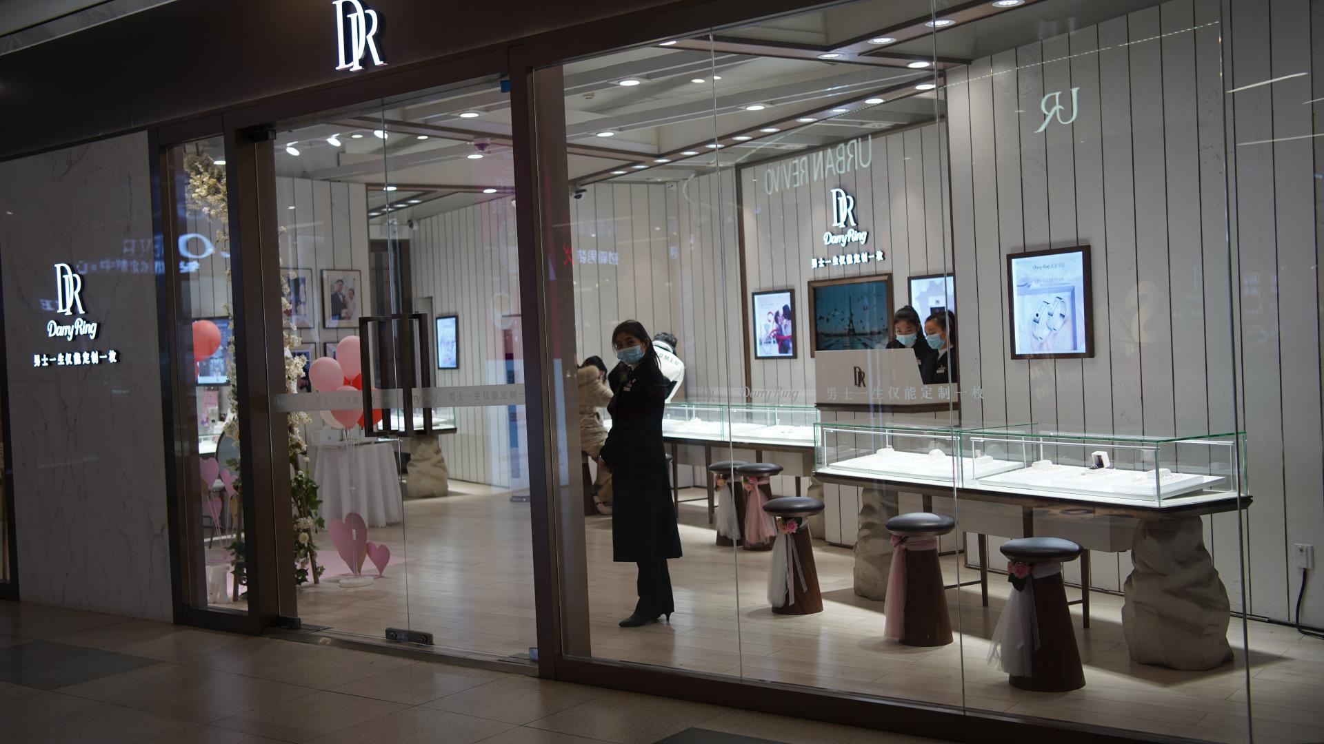 永诺yn35mmf2标准定焦镜头测评,永诺35mmf2和适马35f2对比