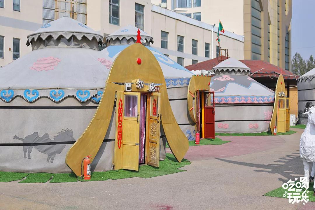 草原蒙古包烤羊腿,蒙古包山庄烤全羊烤羊腿