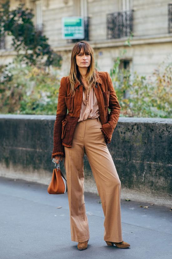 被当做时尚灾难的皮裤,今冬卷土重来成宠儿,没两把刷子不敢试