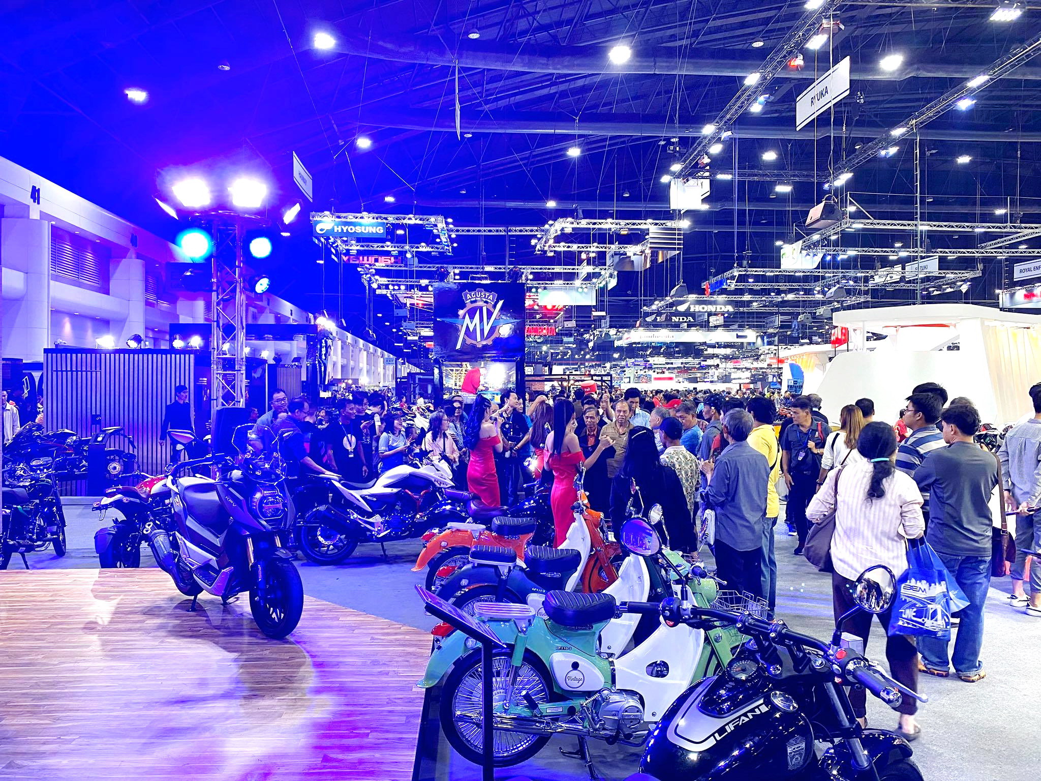 力帆在泰国展示全新的KPV150越野踏板