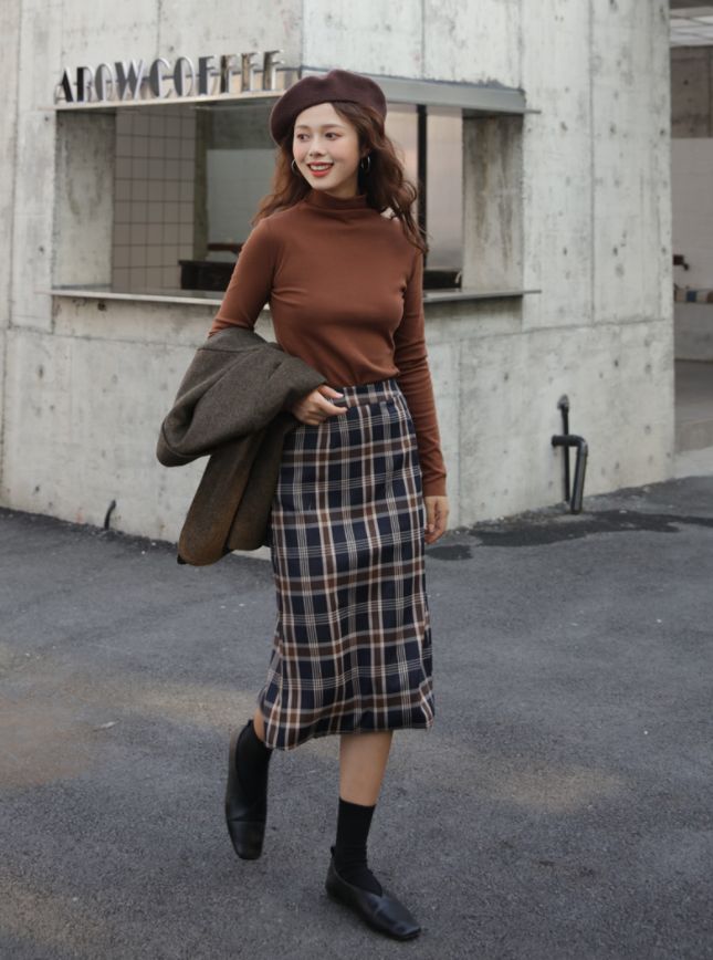 打底衫搭配不同衣服的穿法,红色紧身高领打底衫的多种穿法