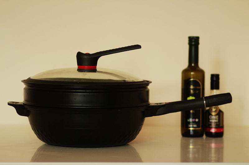 厨房空间开拓者---英国帝伯朗不粘锅，享受生活中美食的冲击