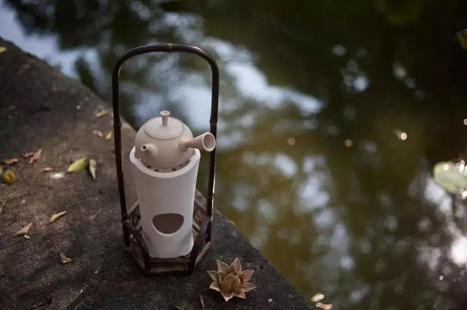 春天的仪式感在一杯茶里,一束花一杯茶的仪式感