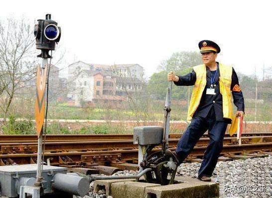 攽的读音及意思,攽是什么字