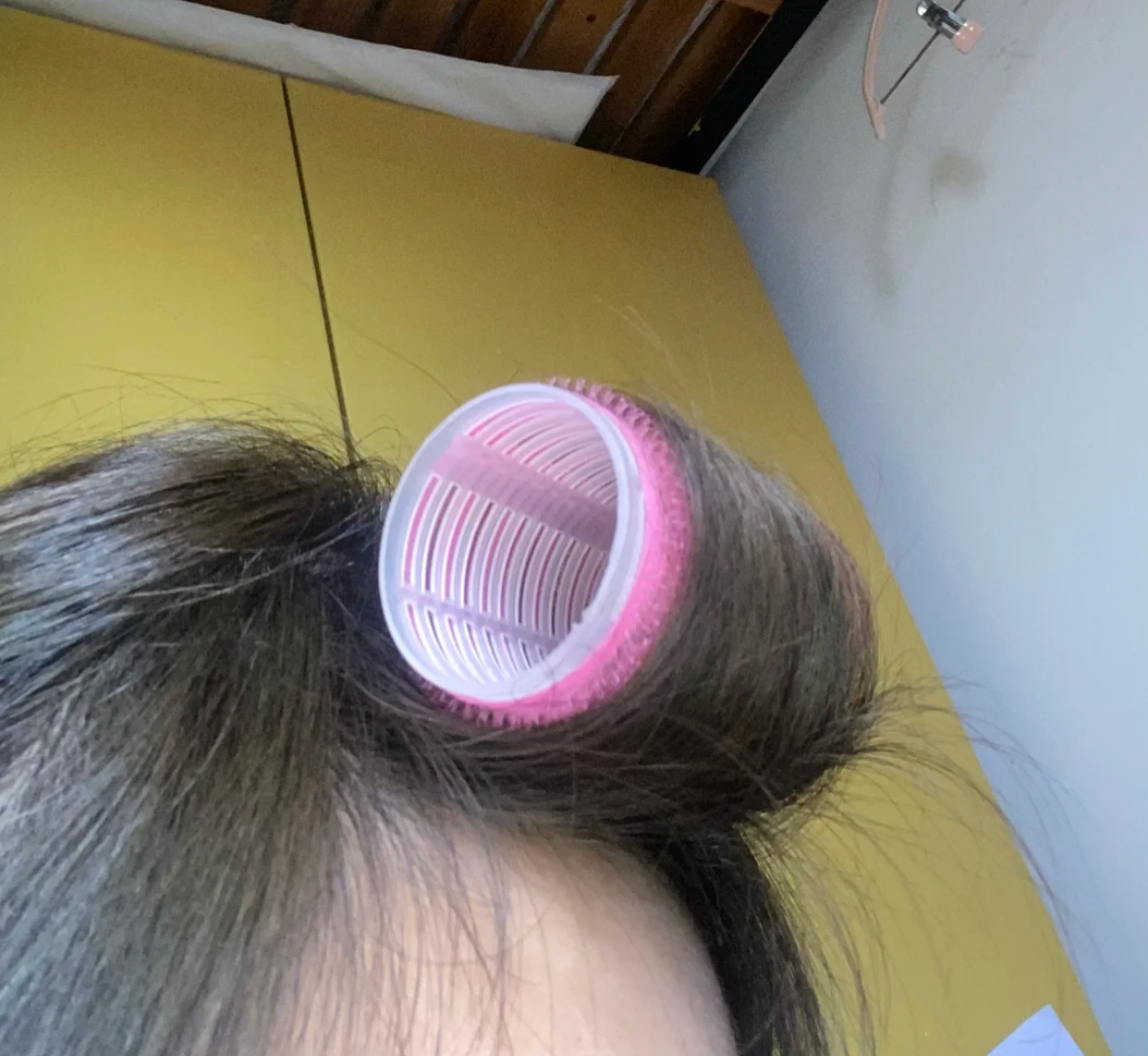 刘海中长发波浪卷发型,适合齐刘海的卷发减龄